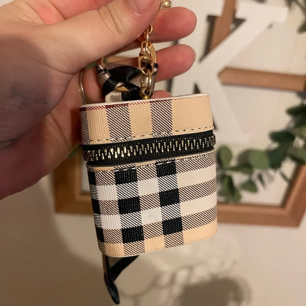 High Quality Fashion Air Pod Case Holder Keychain - Picture 3 of 5